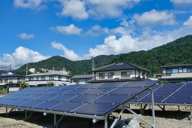 ソーラーパネルを住宅地に設置して土地活用